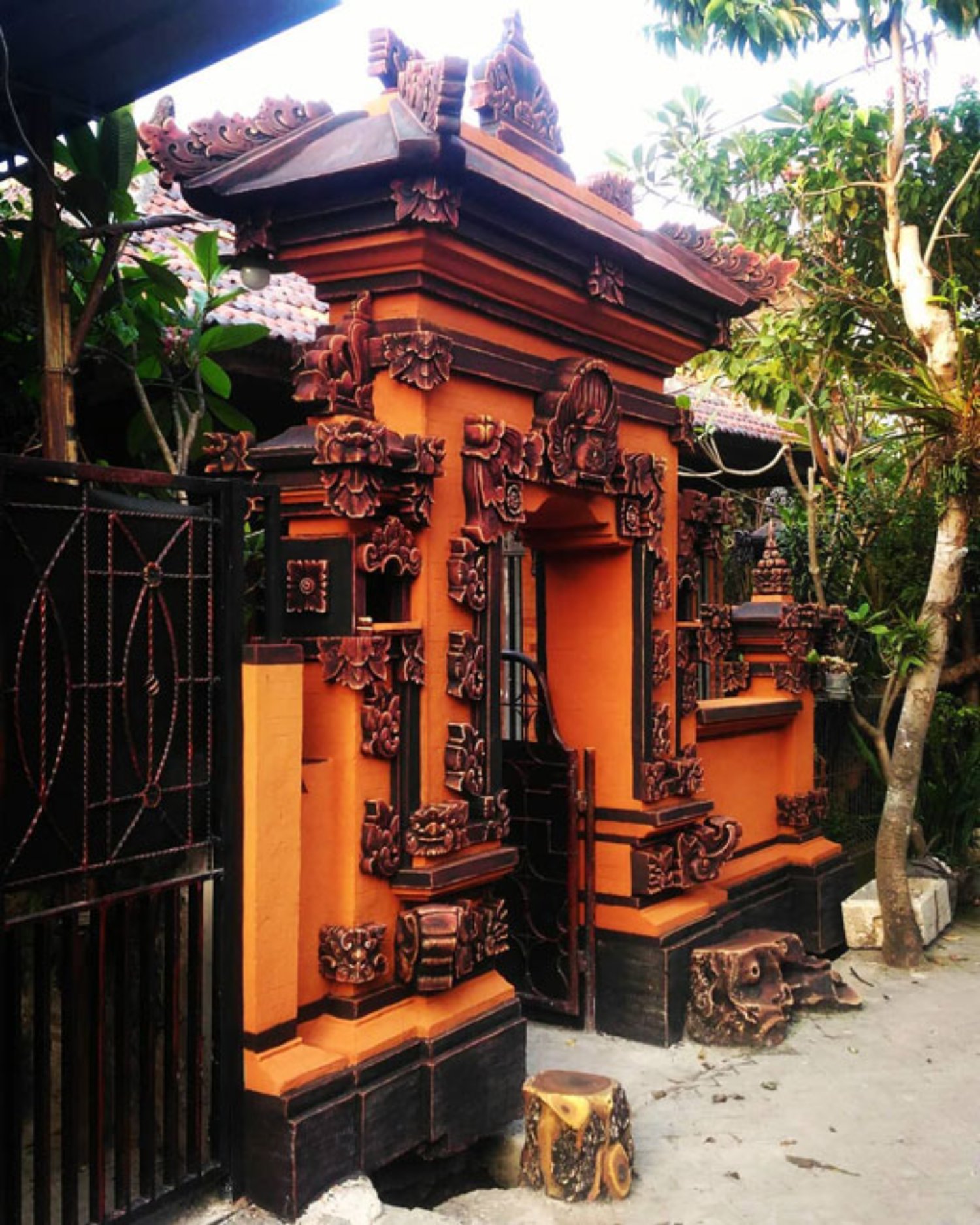 Angkul Angkul Style Bali Kombinasi Batu Bata & Batu Alam